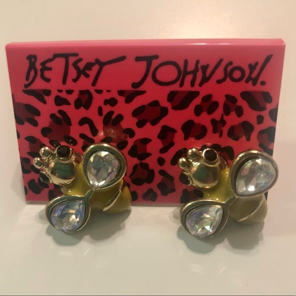 Betsey Johnson Jewelry - NEW✨ Betsey Johnson Bumble Bee Stud Crystal Earrings Gold